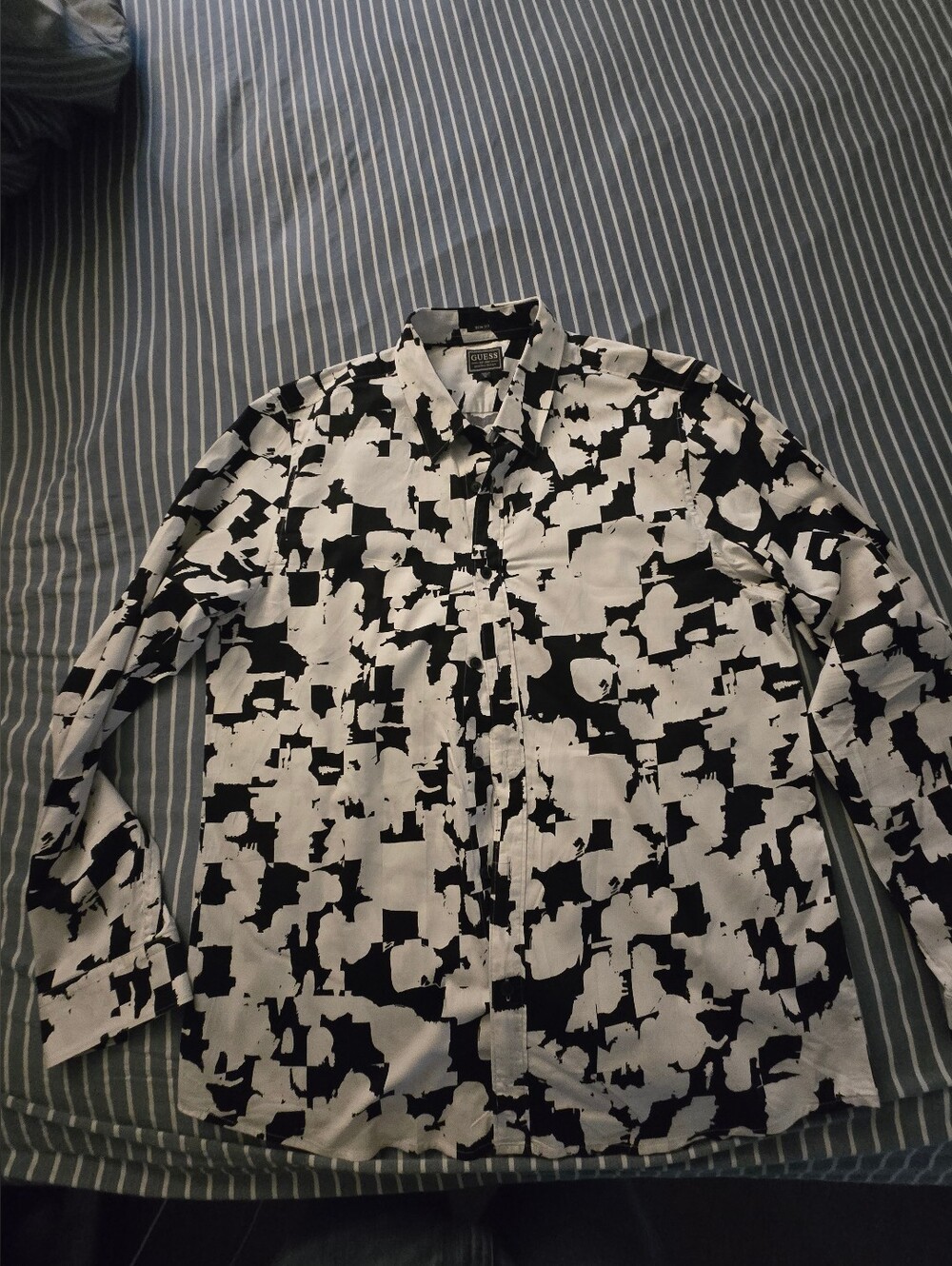 Guess Men’s Black & White Abstract Print Shirt Jacket